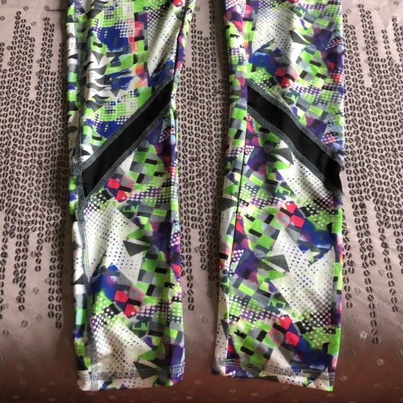 NWOT-Active Club White Multicolor Mesh Inset Tight - Picture 4 of 7